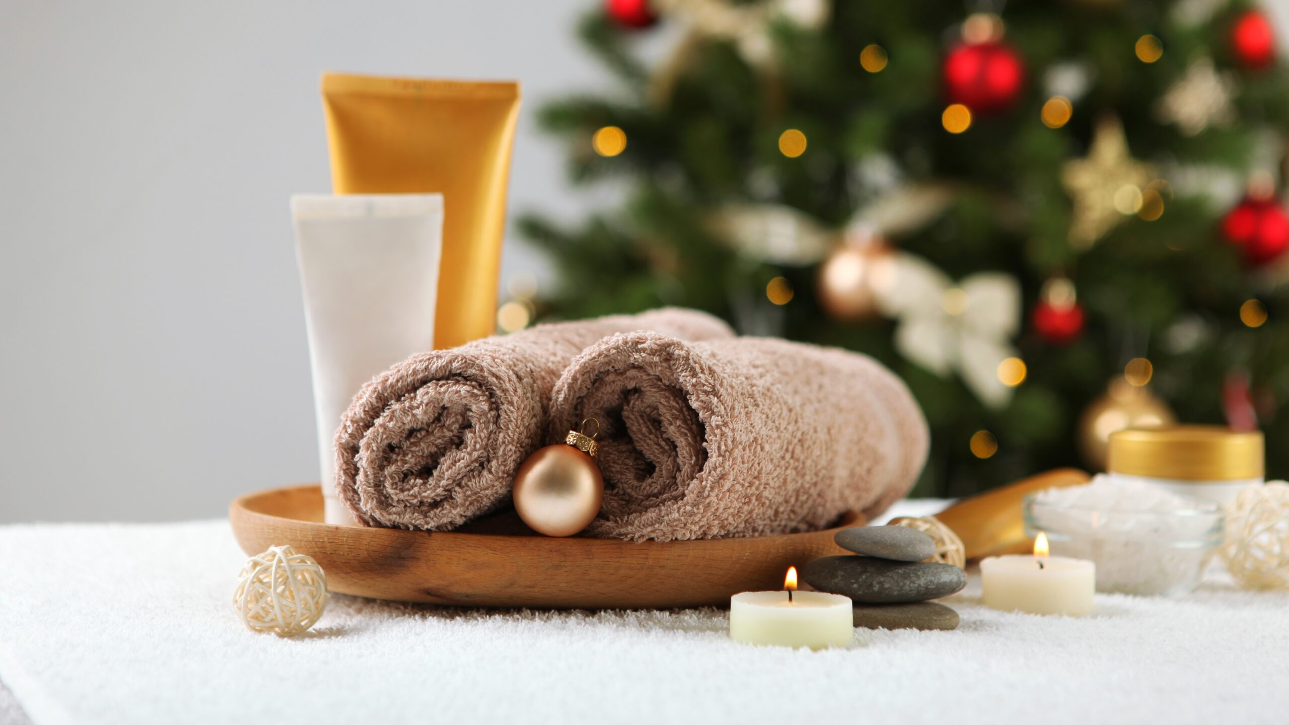 Holiday massage special at Hong’s Massage in Buford GA featuring relaxing spa setting and Christmas gift event.